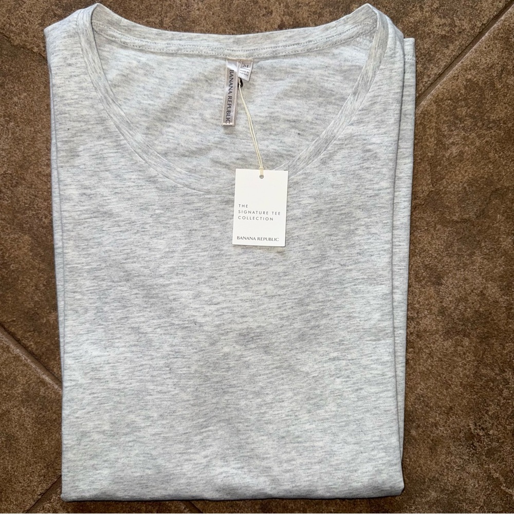 NWT - Banana Republic Signature Collection T-Shirt